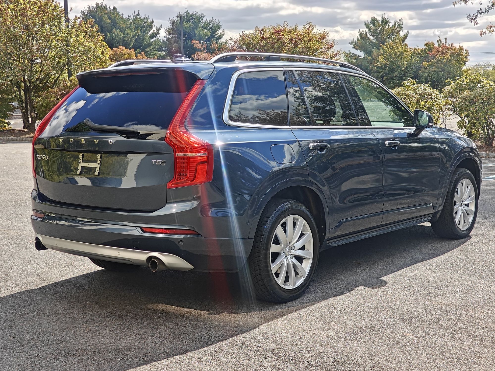 2018 Volvo XC90 T5 Momentum photo 2