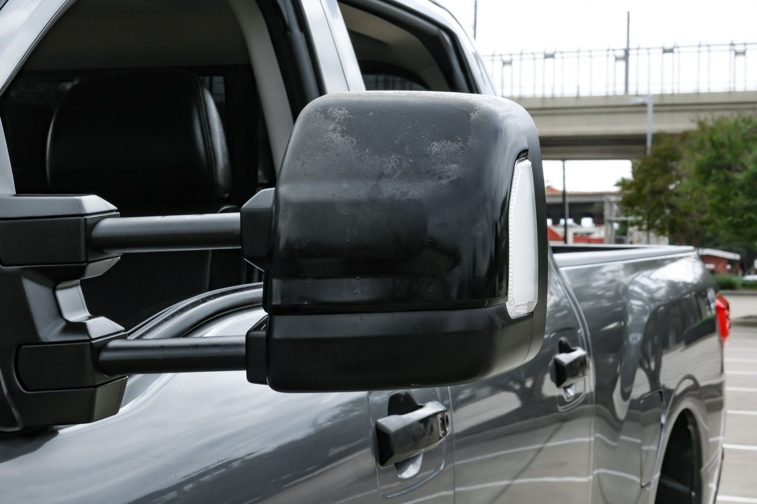 2017 Nissan Titan SL photo 36