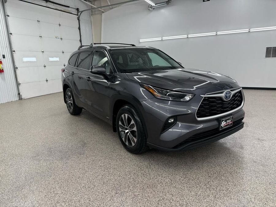 2022 Toyota Highlander Hybrid XLE