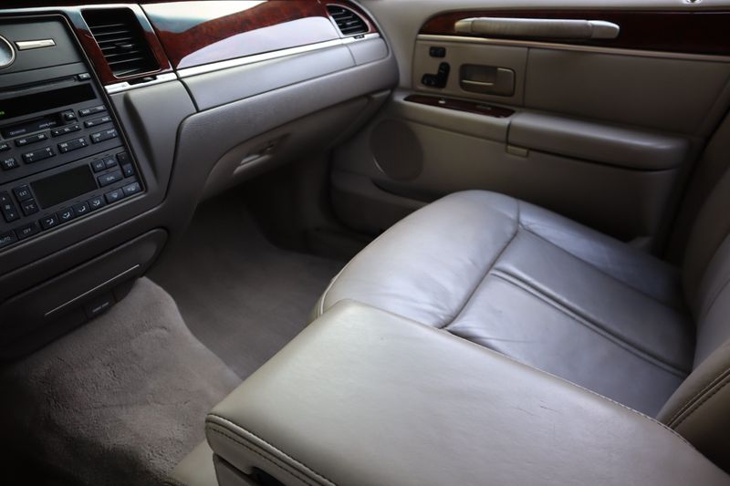 2003 Lincoln Town Car Cartier | Victory Motors of Colorado