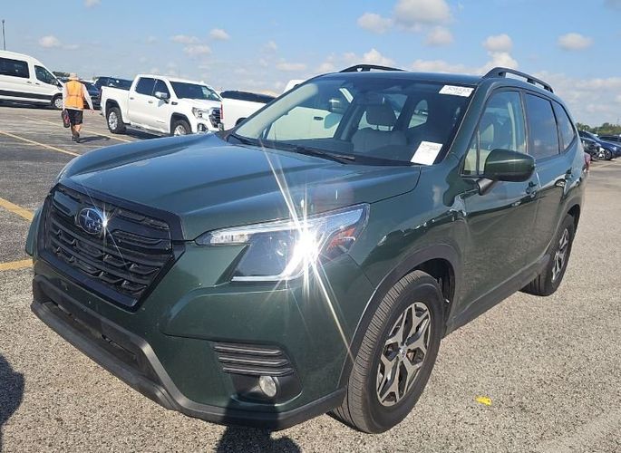 2015 Subaru Forester 2.5i Premium photo 14