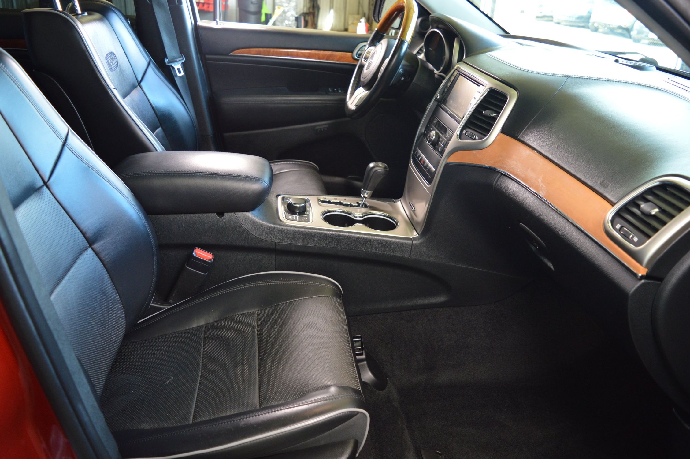 2011 Jeep Grand Cherokee Overland photo 35