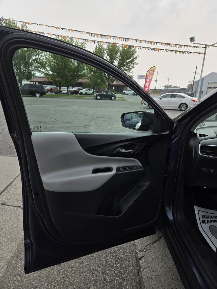 2019 Chevrolet Equinox LS photo 9