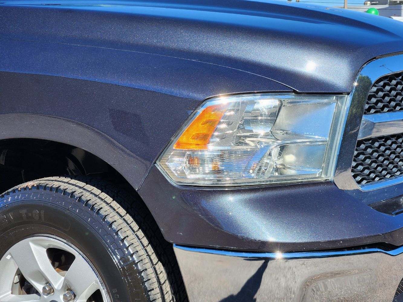 2018 Ram 1500 SLT photo 4