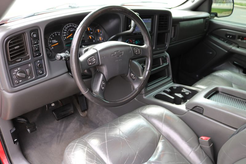 2004 Chevrolet Avalanche Z-71 | Victory Motors of Colorado