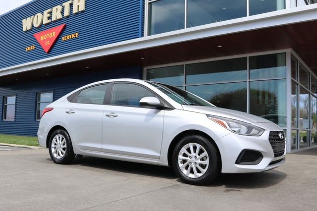 Silver 2018 Hyundai Accent SEL Sedan FWD Sedan Front-Wheel Drive 6-Speed Automatic