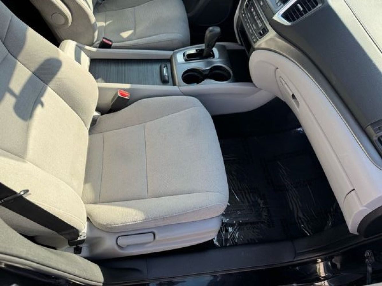 2016 Honda Pilot LX photo 18
