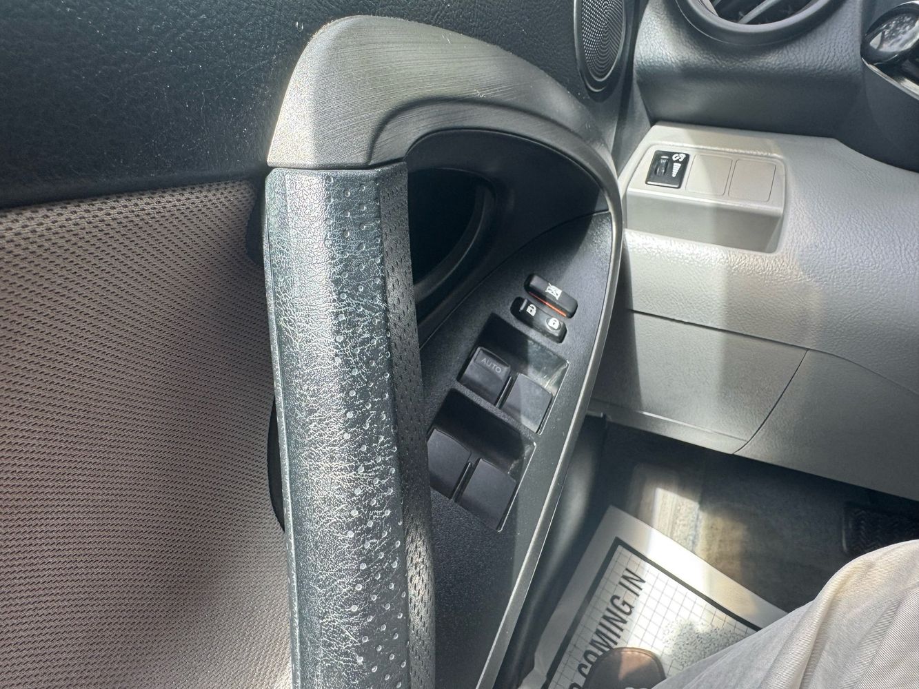 2011 Toyota RAV4 Base photo 25