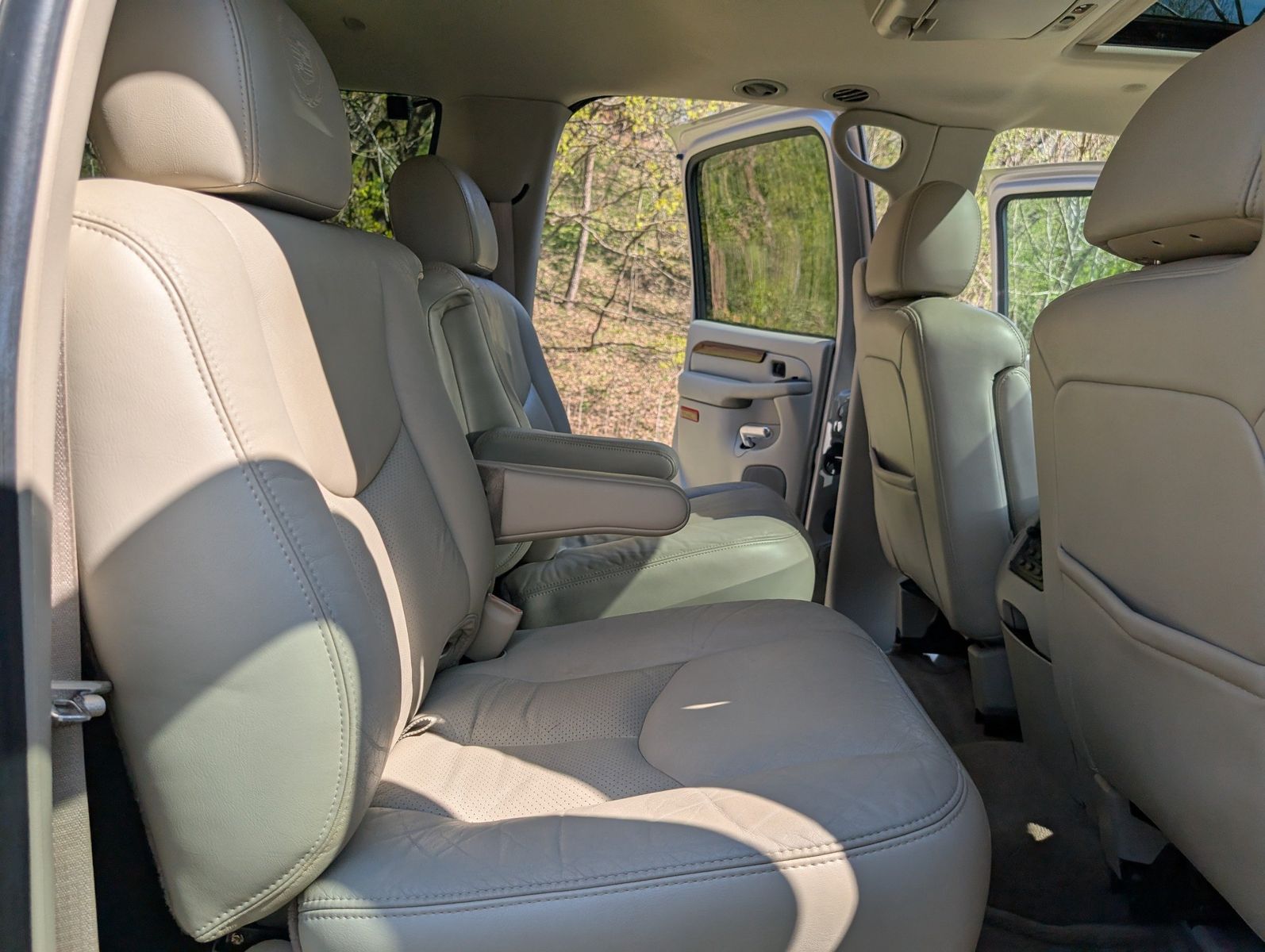2004 Cadillac Escalade ESV 141