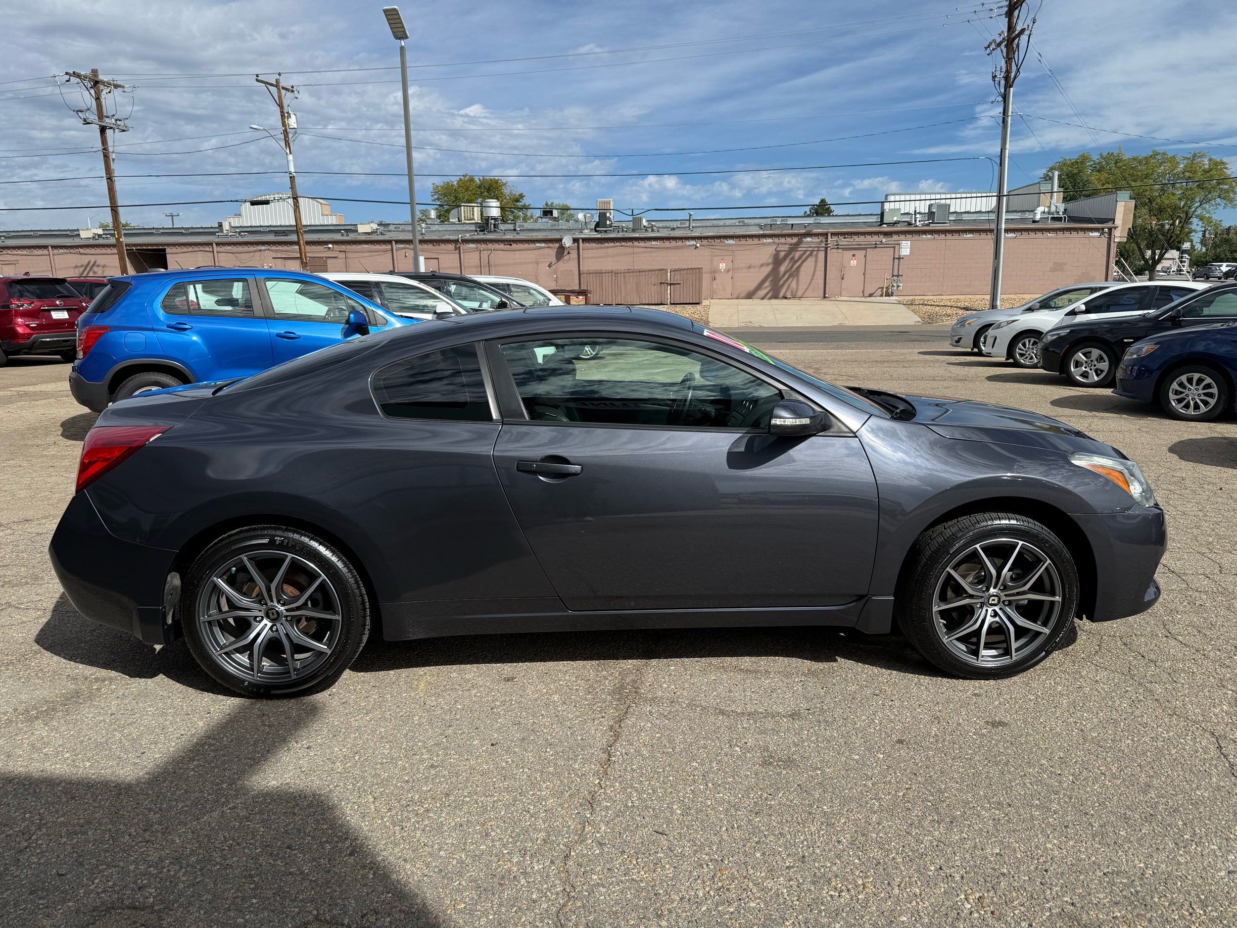 2010 Nissan Altima 3.5 SR photo 4