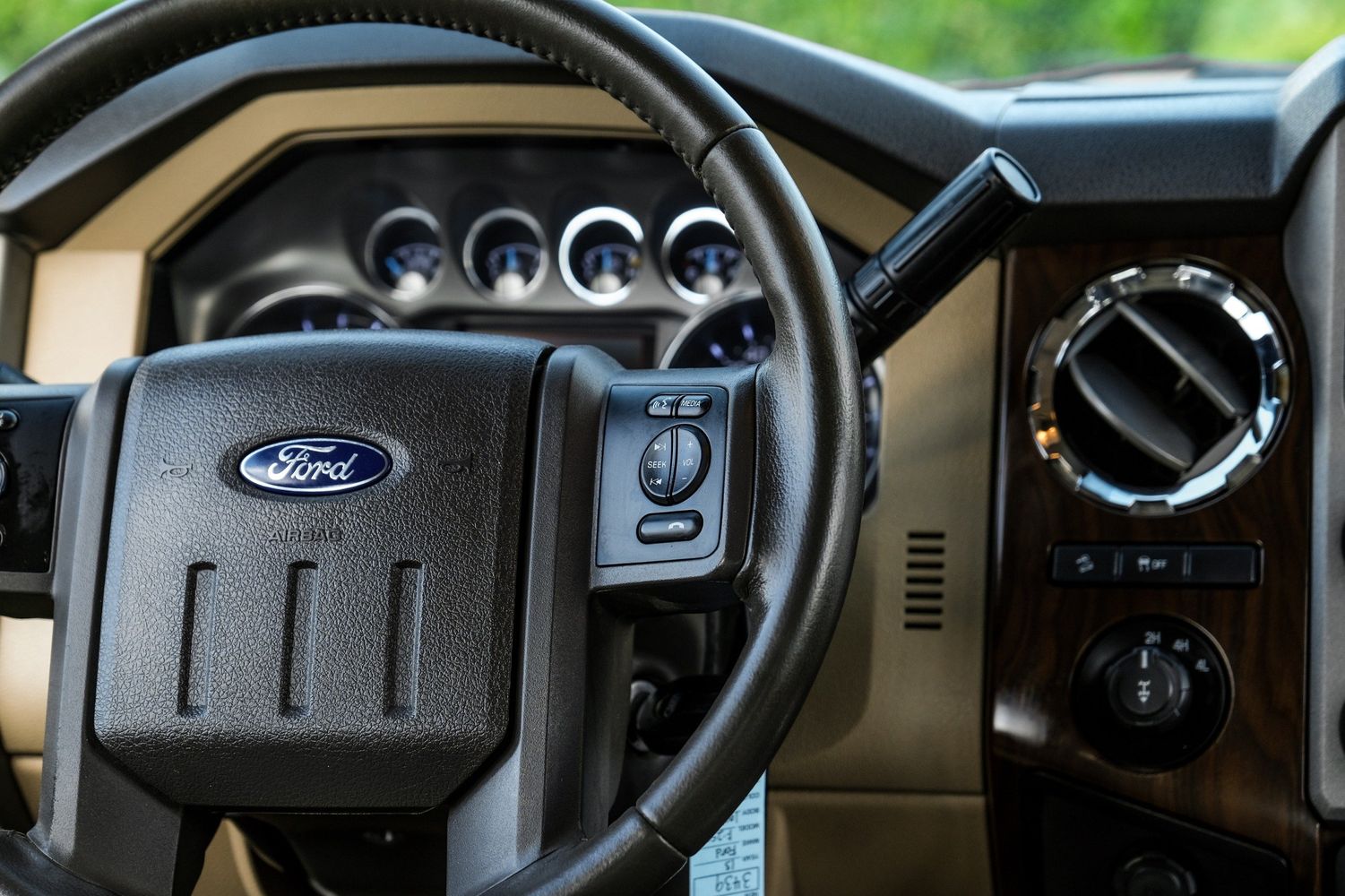 2013 Ford F-250 Platinum photo 18
