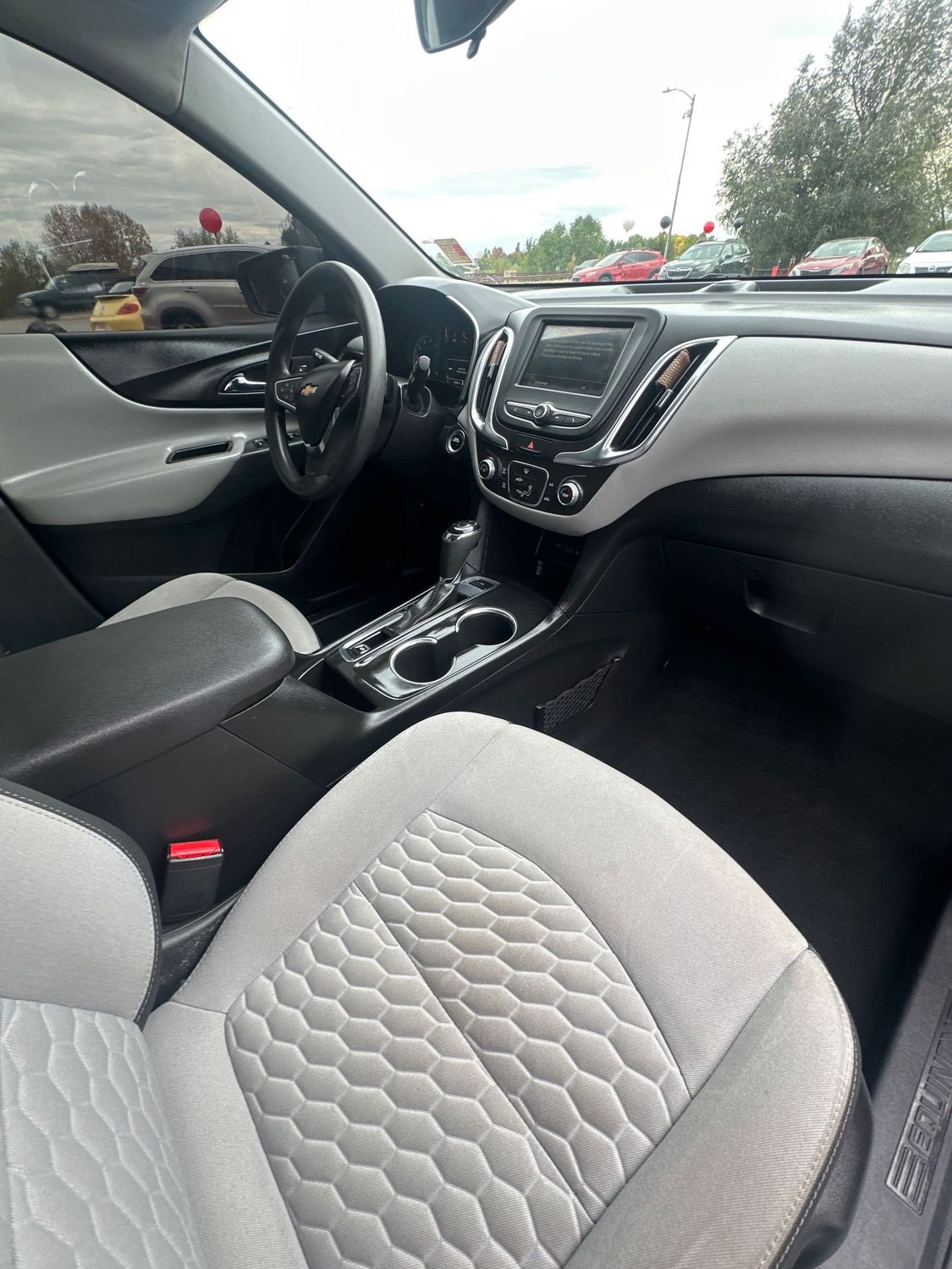 2019 Chevrolet Equinox LS photo 3