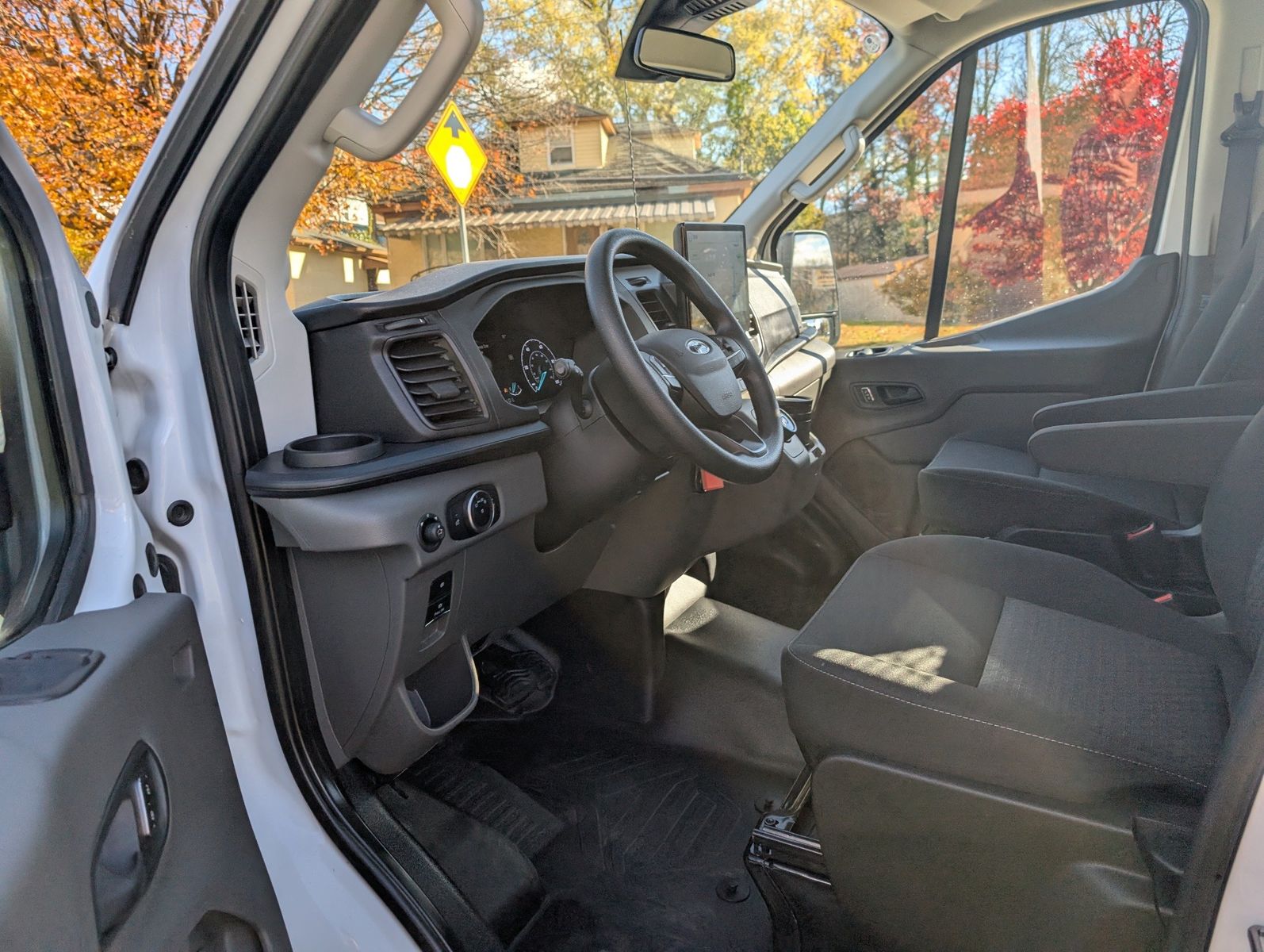 2023 Ford E-Transit-350 59