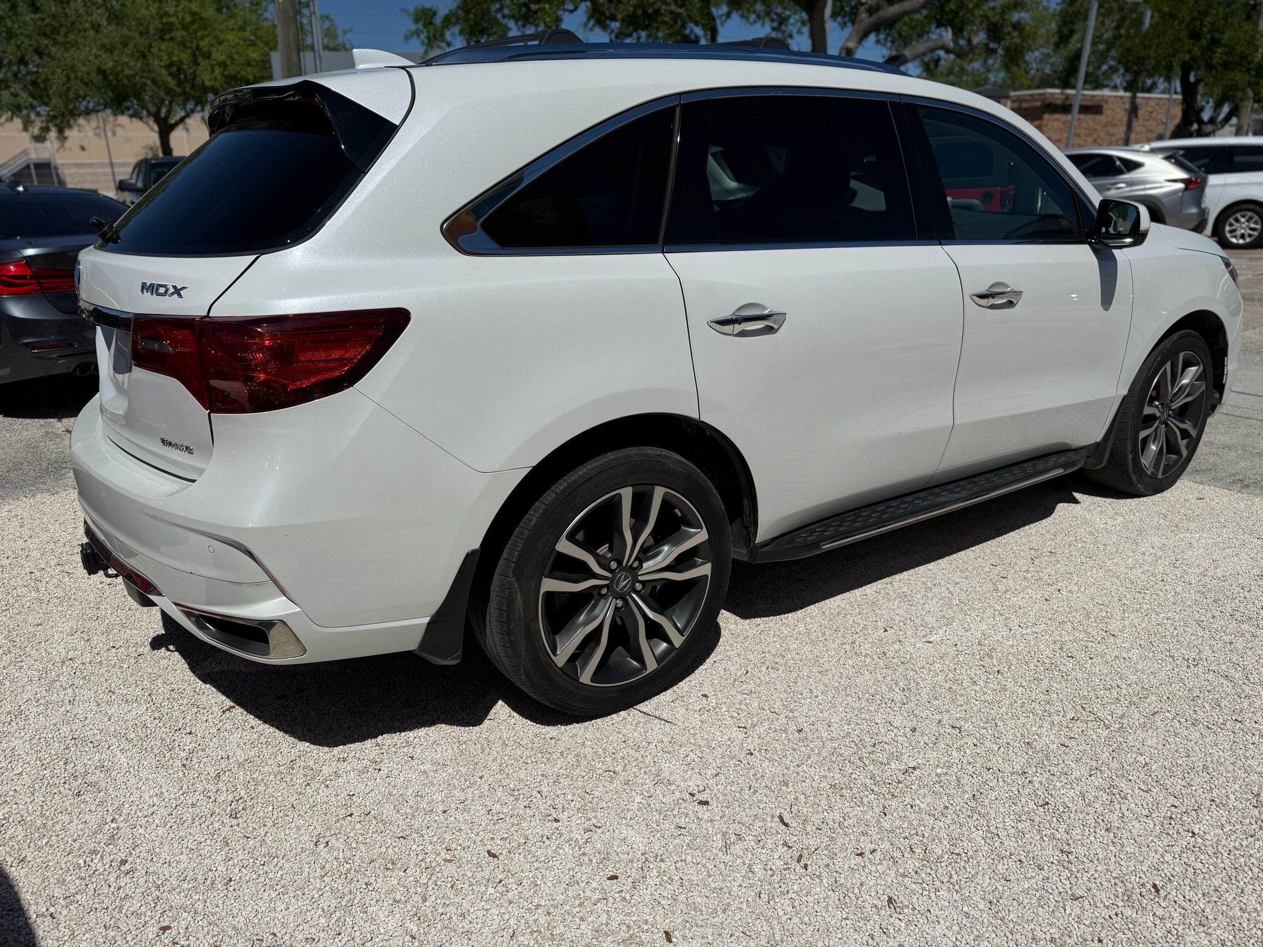 2020 Acura MDX SH-AWD Advance photo 3