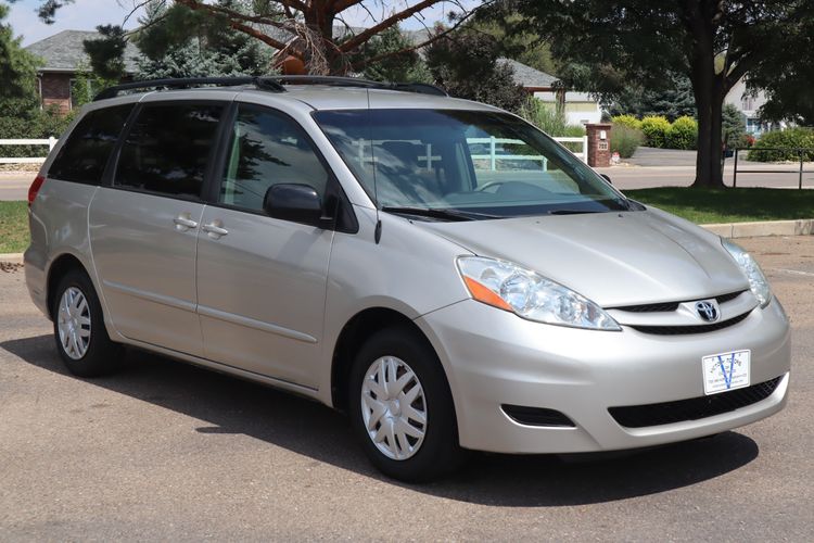 2007 Toyota Sienna LE 8-Passenger | Victory Motors of Colorado