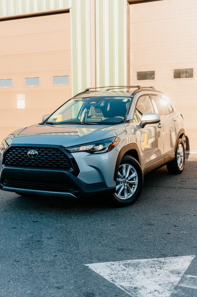2023 Toyota Corolla Cross LE's photo