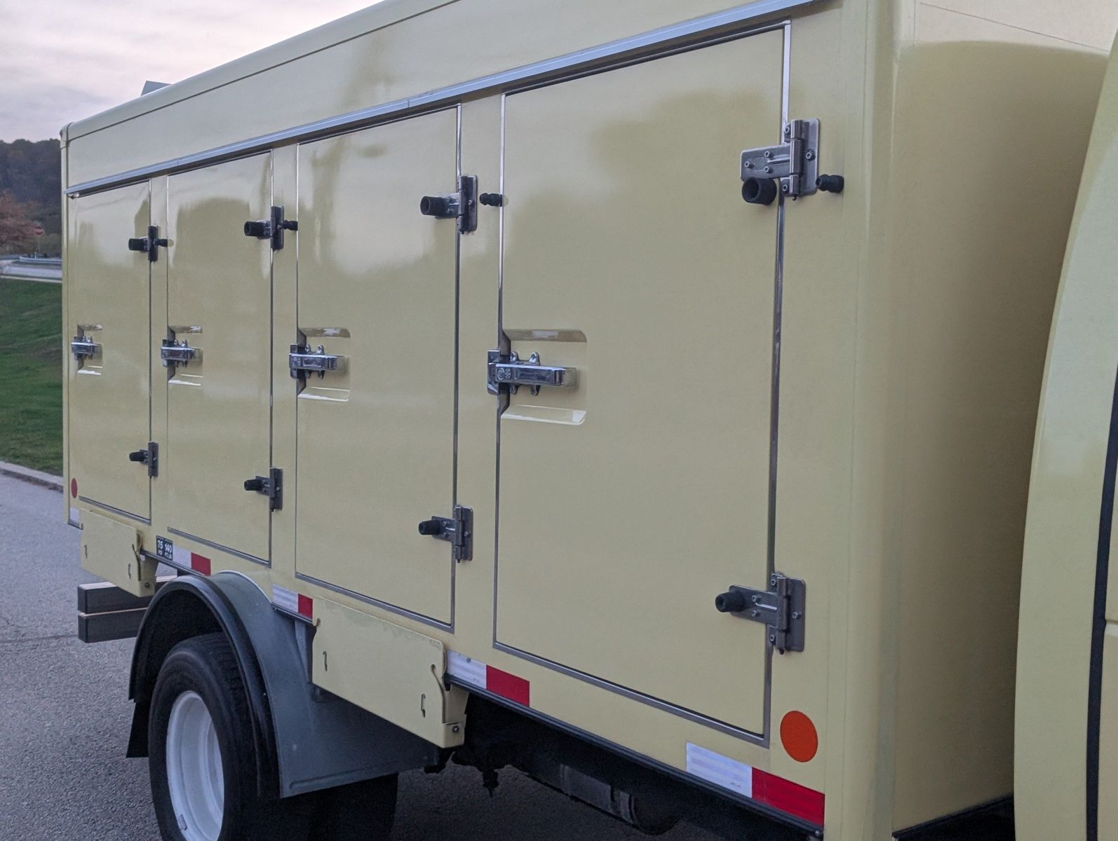 2021 Ford E-Series 17