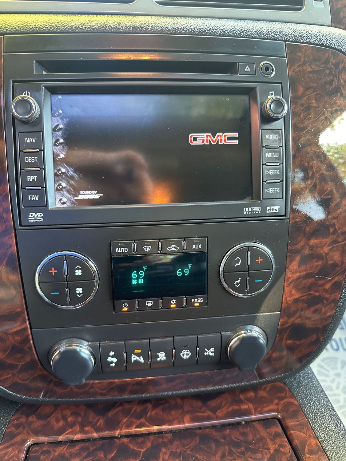 2008 Gmc Yukon Denali photo 11