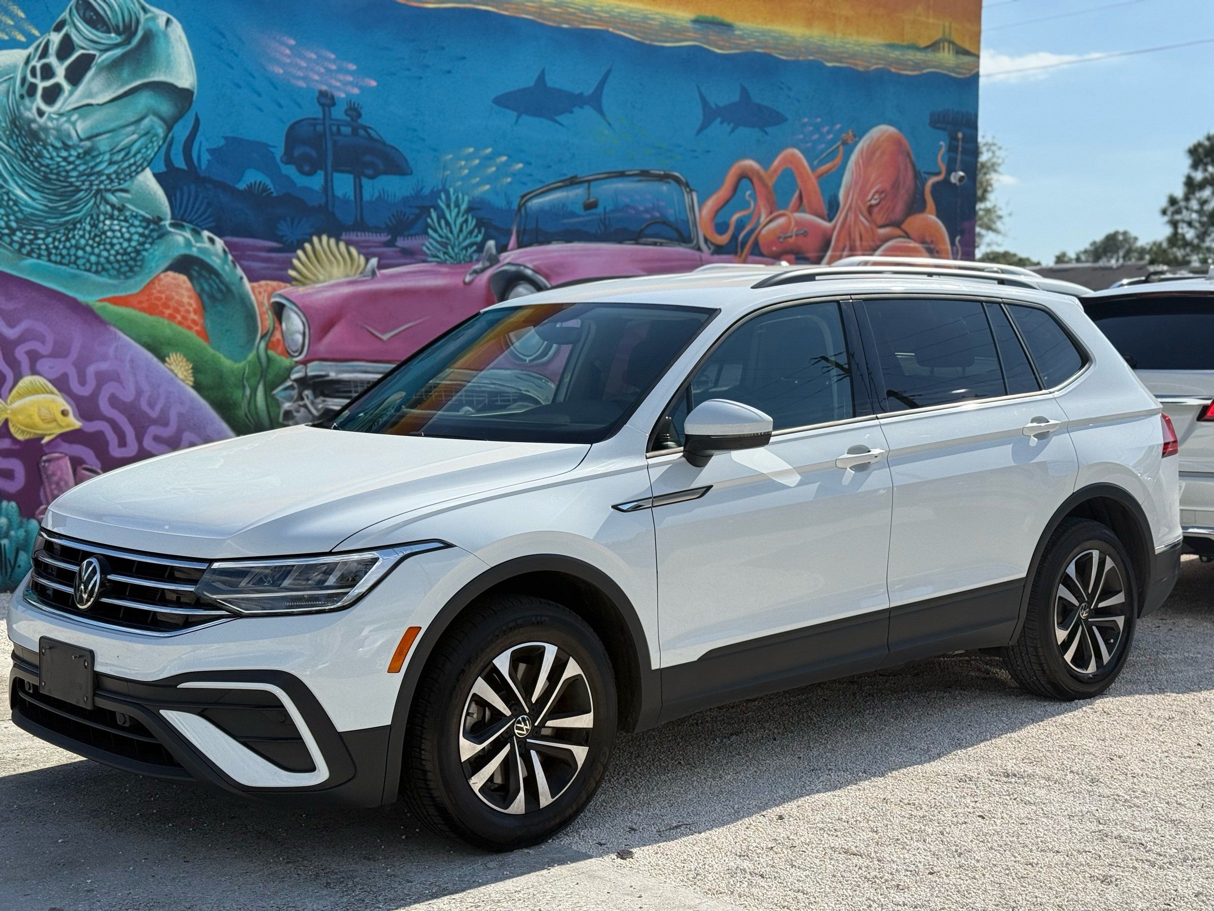 2023 Volkswagen Tiguan S's photo