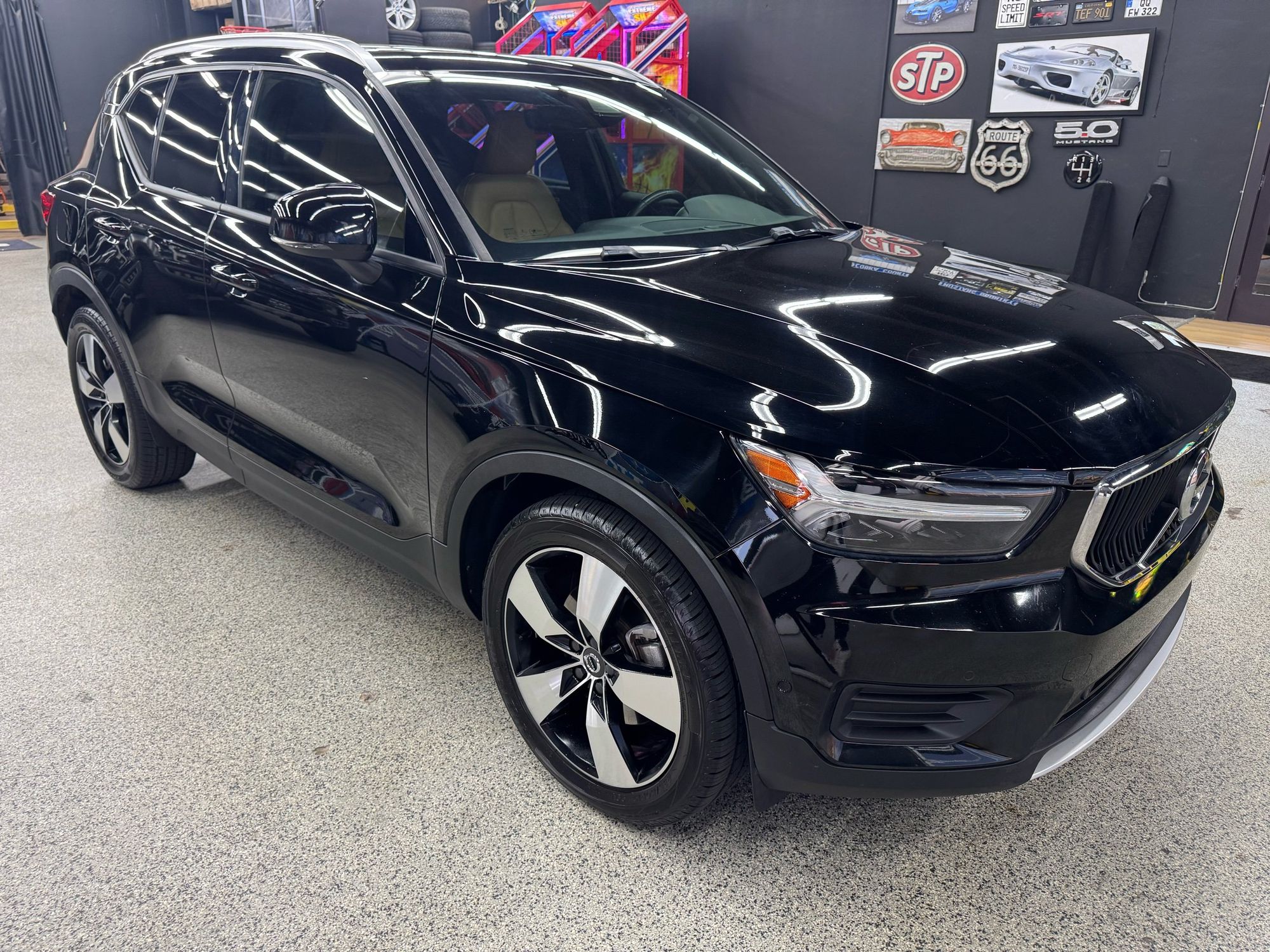 2019 Volvo XC40 T5 Momentum photo 7