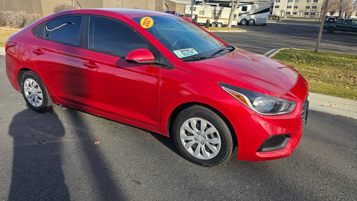 2021 Hyundai Accent SE's photo