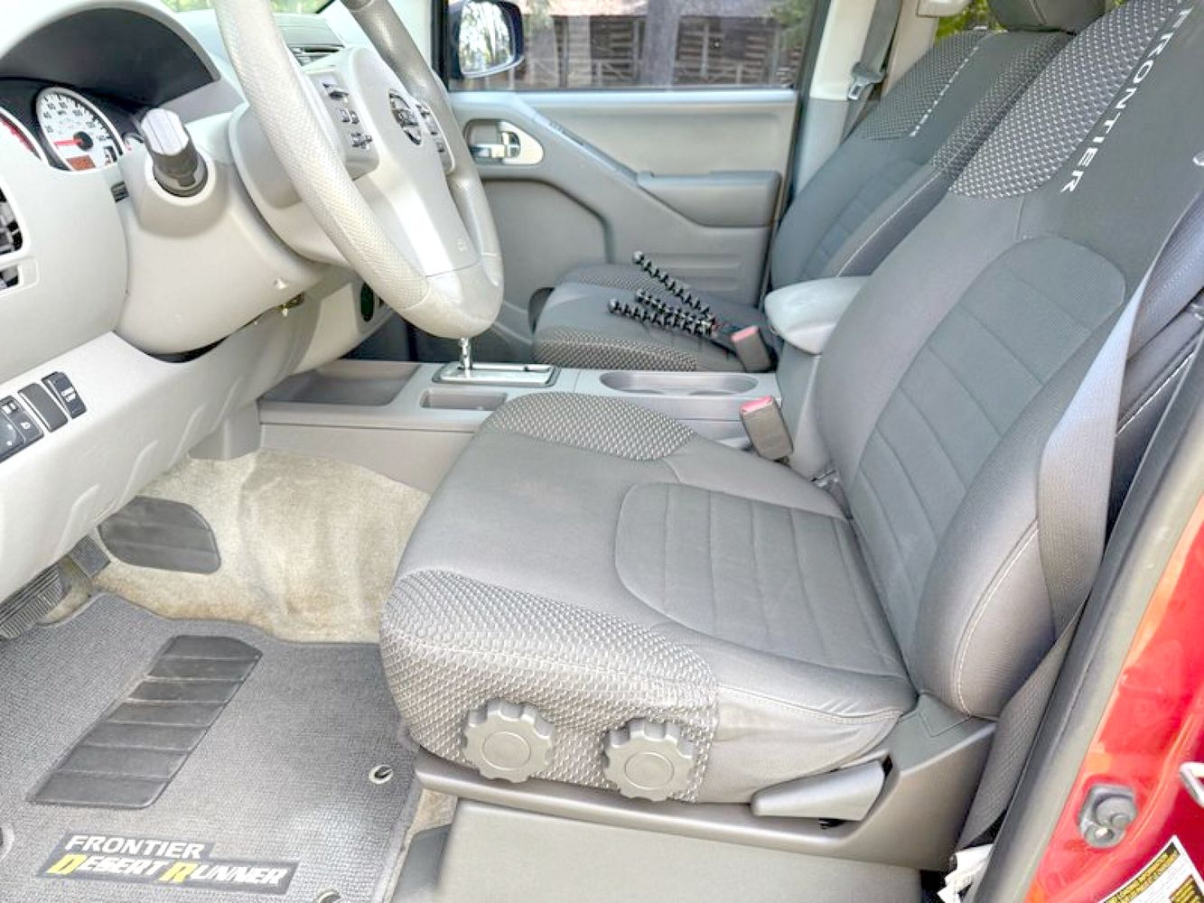 2018 Nissan Frontier Desert Runner photo 9