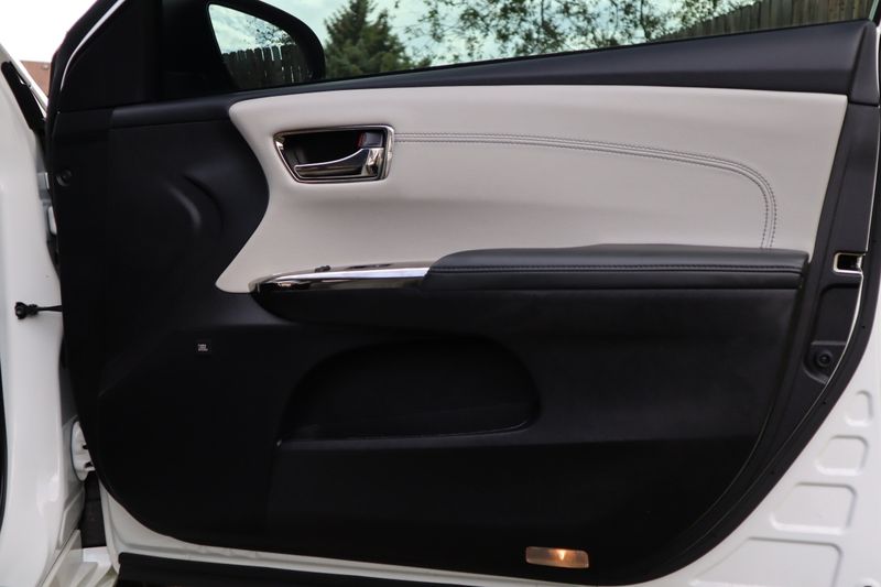 2018 Toyota Avalon Hybrid Limited | Victory Motors of Colorado