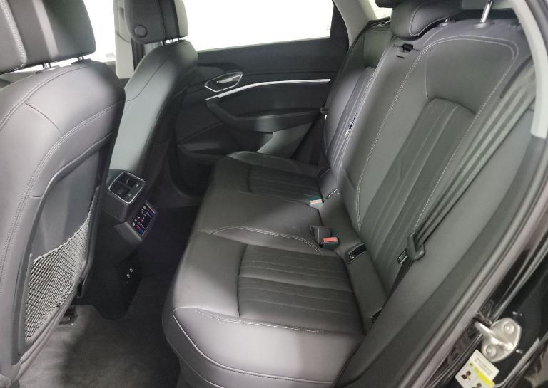2021 Audi e-tron Premium photo 10