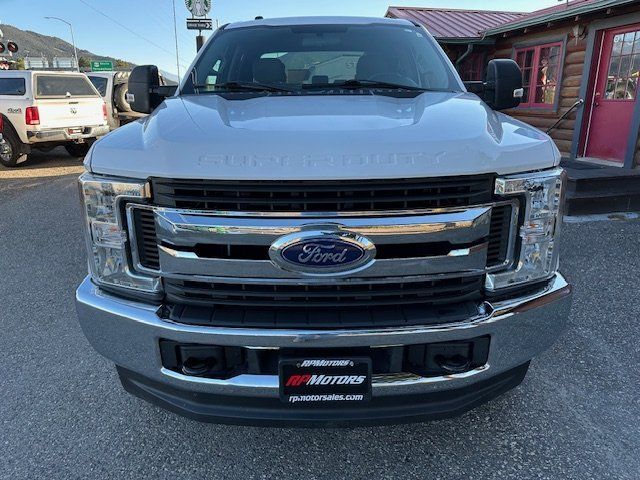 2017 Ford F-350 XLT photo 3