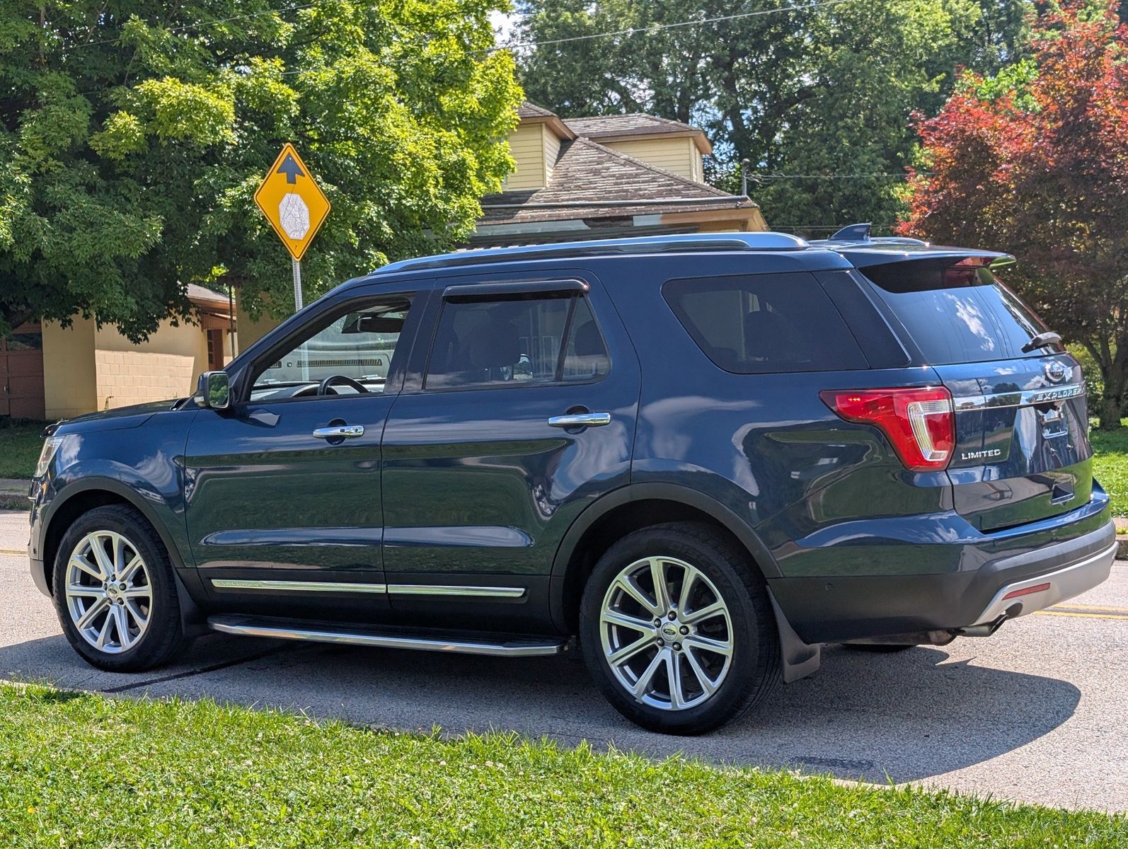 2017 Ford Explorer 10