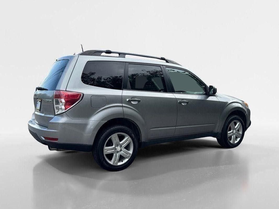 2009 Subaru Forester X Premium photo 3