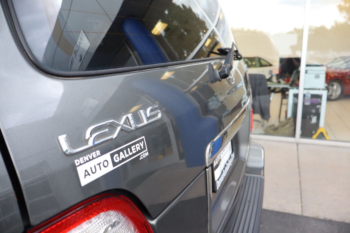 2001 Lexus LX 470 Base