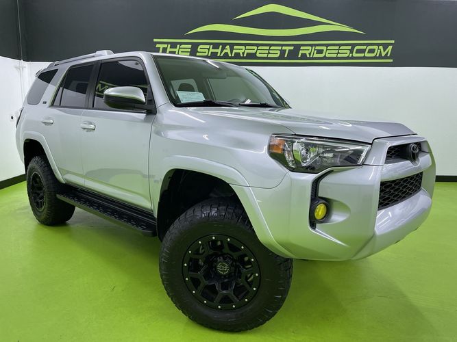 2016 Toyota 4Runner SR5 photo 4