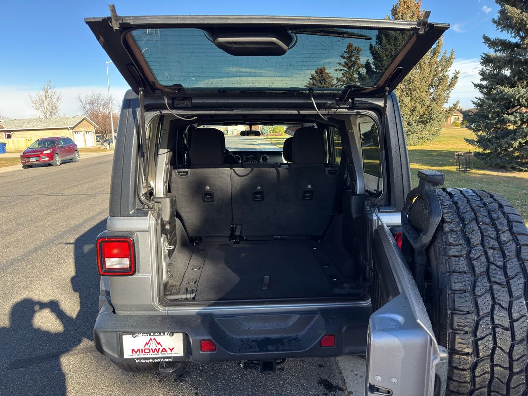 2020 Jeep Wrangler Unlimited Sahara - Photo 11