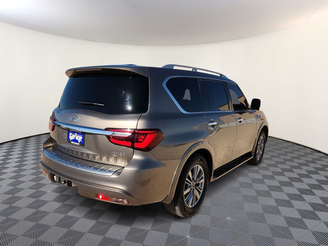 2019 Infiniti QX80 Luxe photo 4