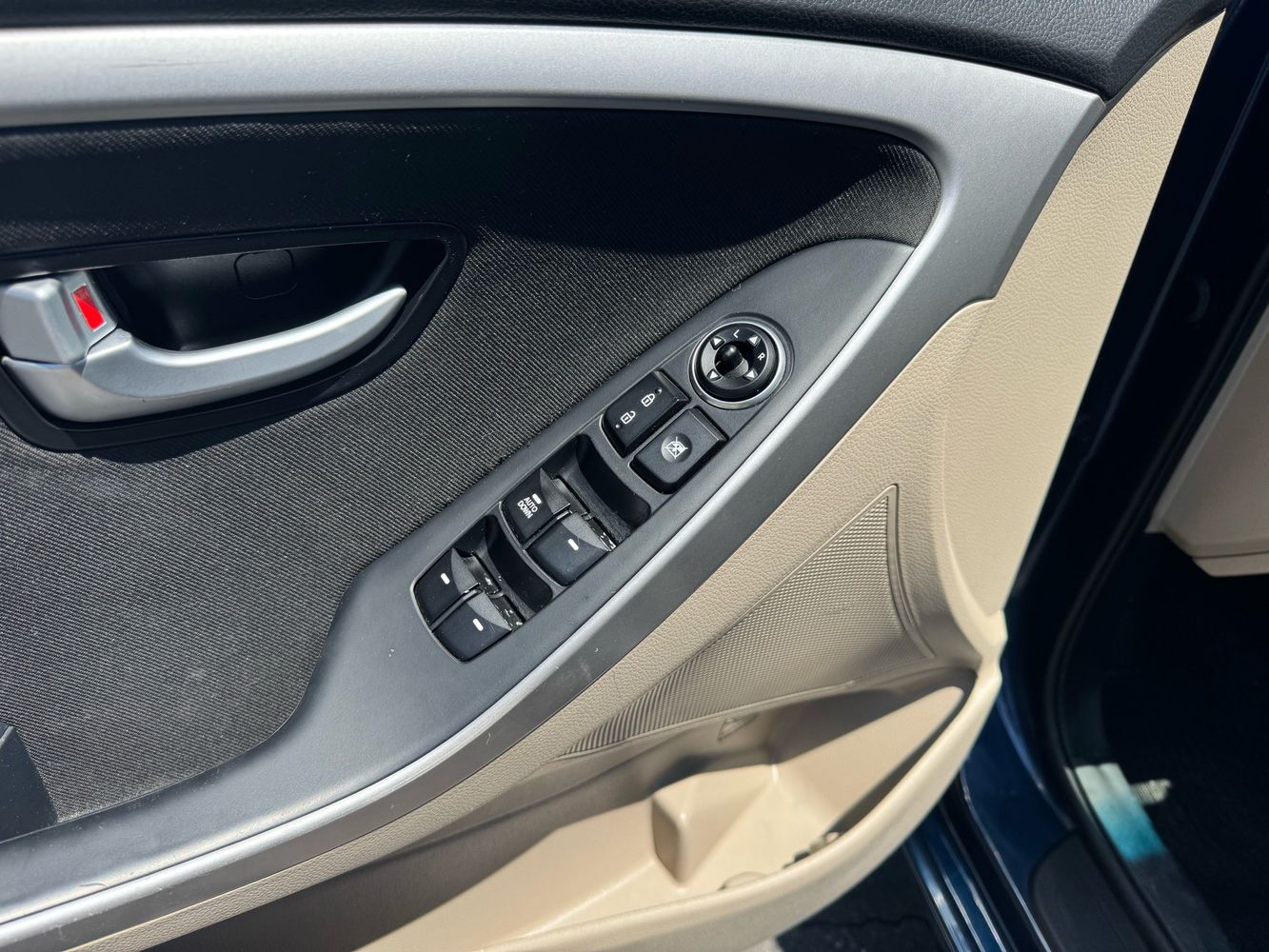 2016 Hyundai Elantra GT Base photo 19