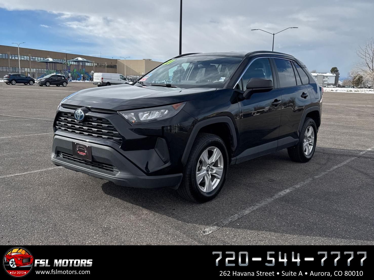 2021 Toyota RAV4 LE's photo