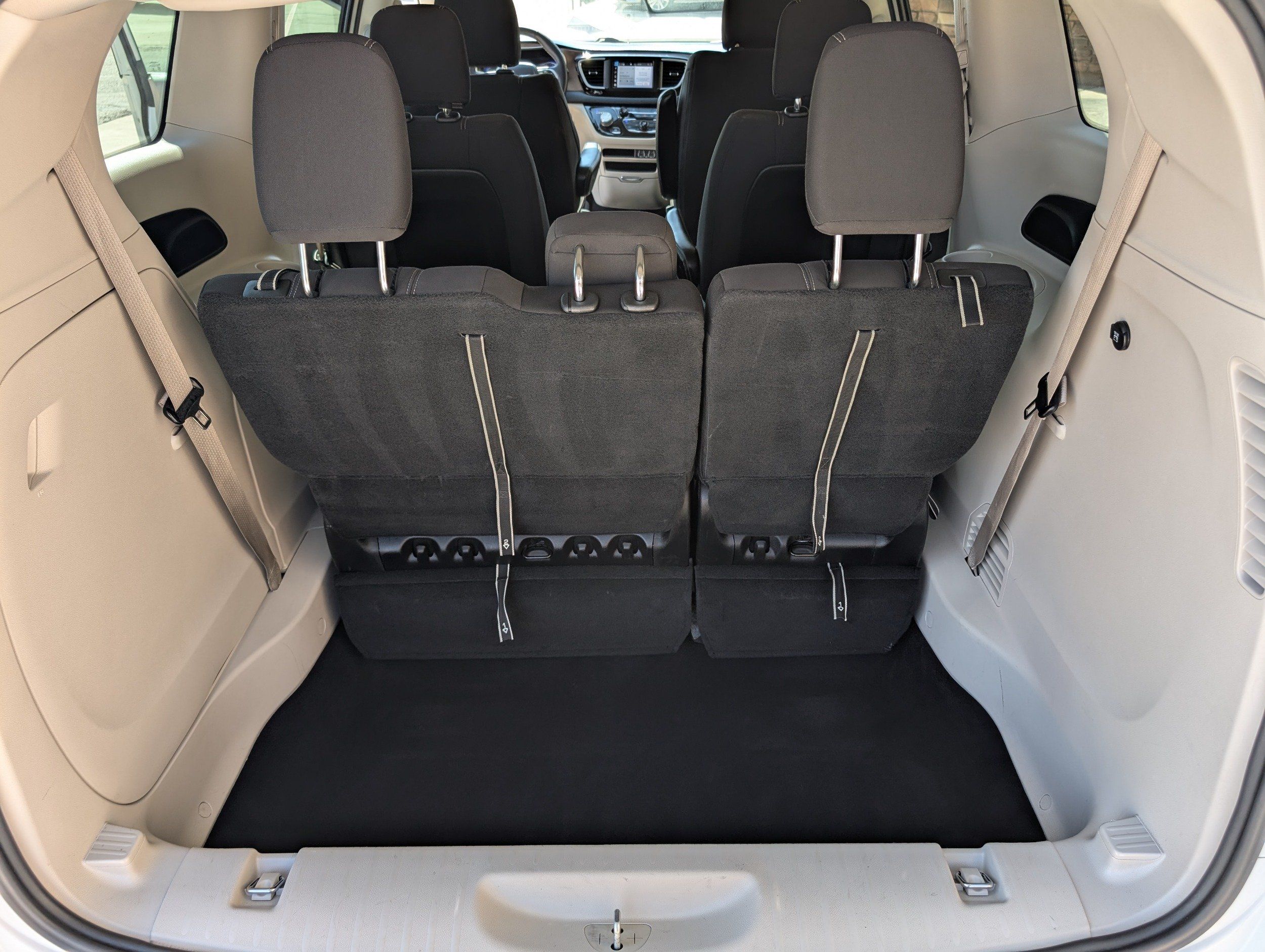 2022 Chrysler Voyager LX - Photo 20