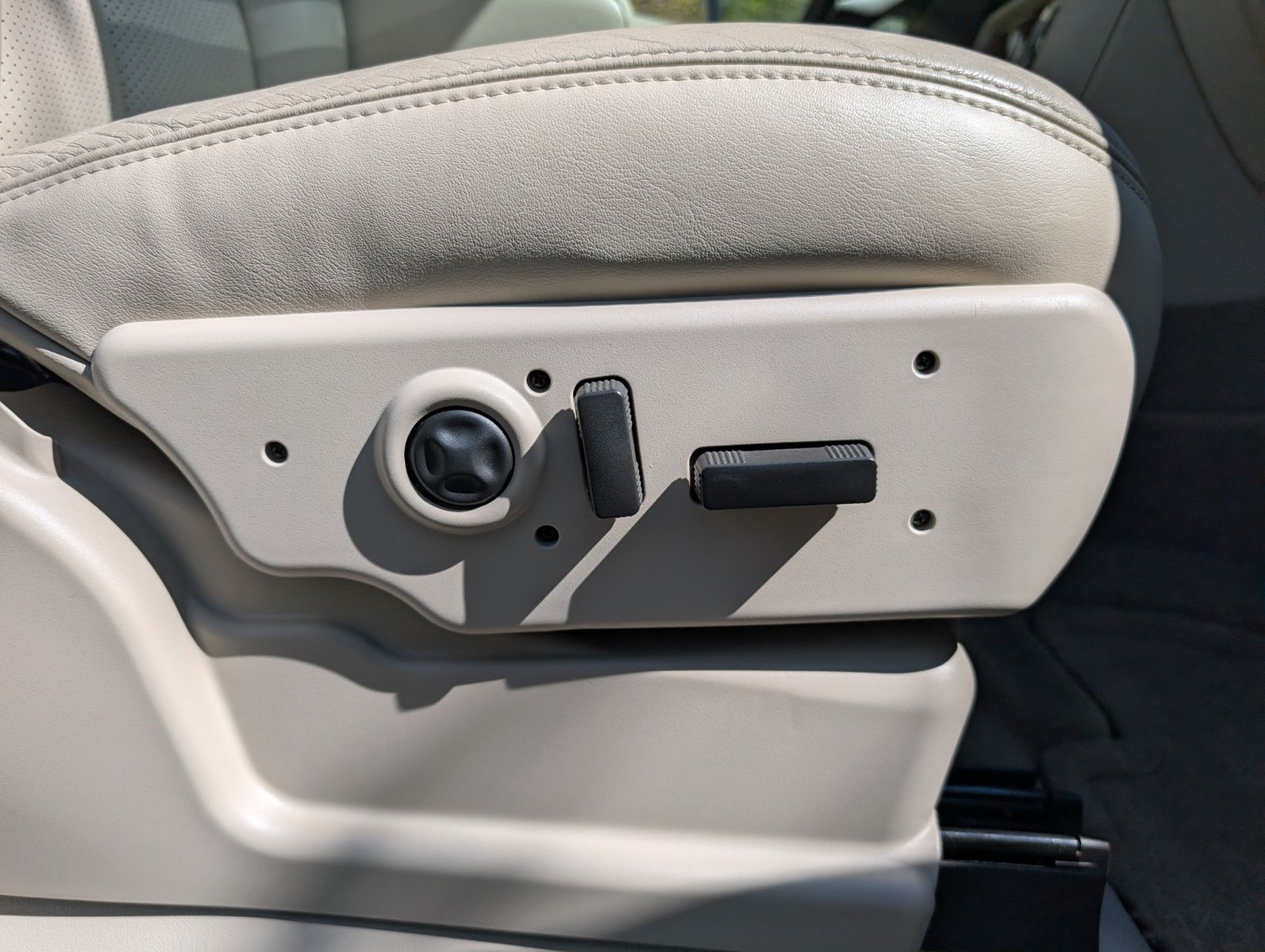 2004 Cadillac Escalade ESV 107