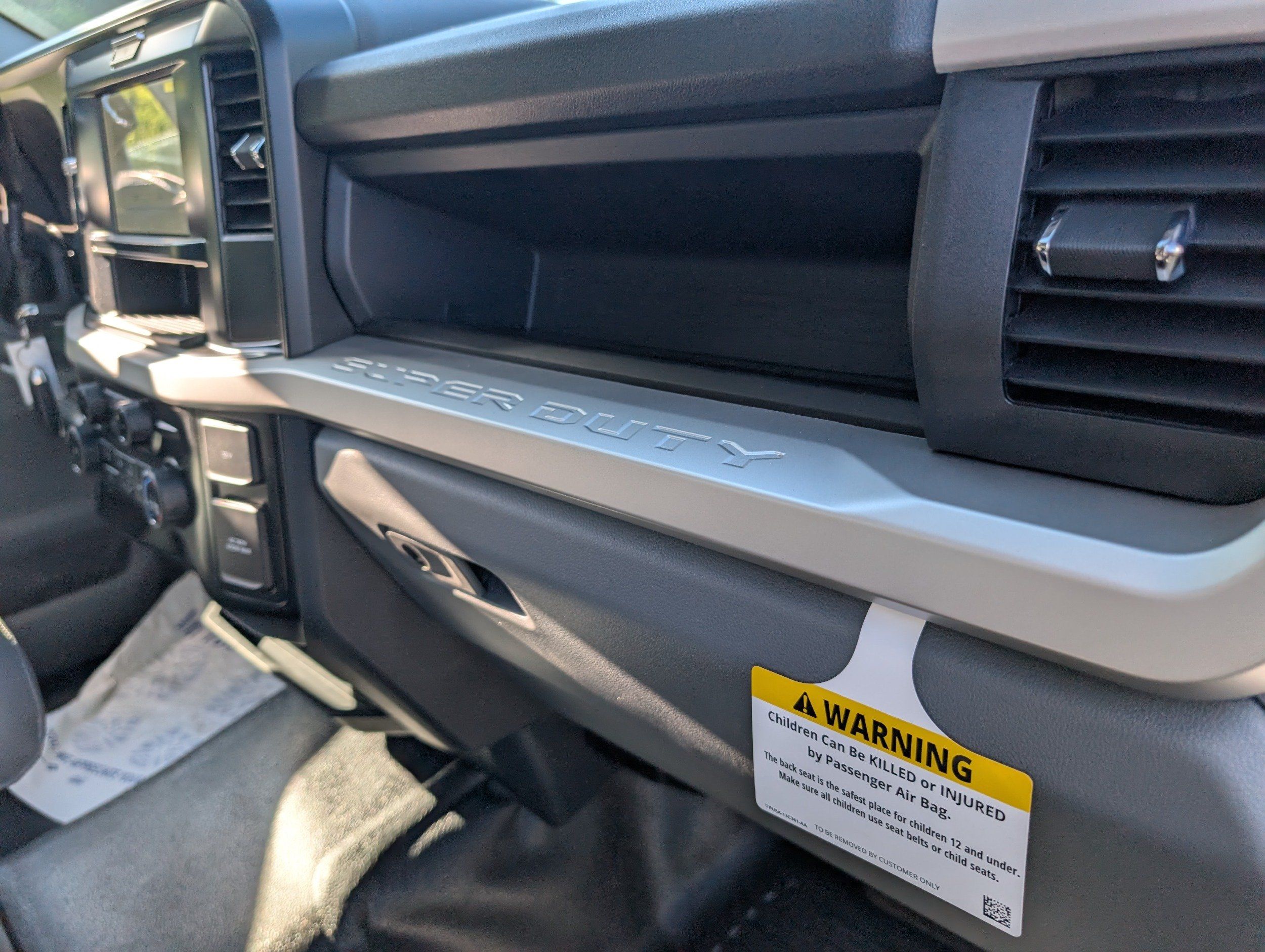 2025 Ford F-600 Super Duty Chassis Cab XL - Photo 32