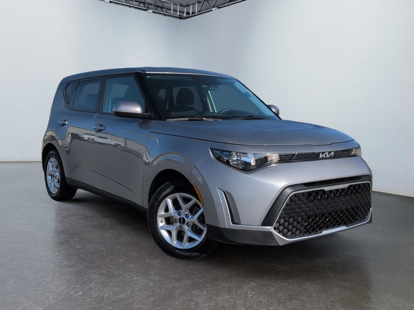 2023 Kia Soul LX's photo