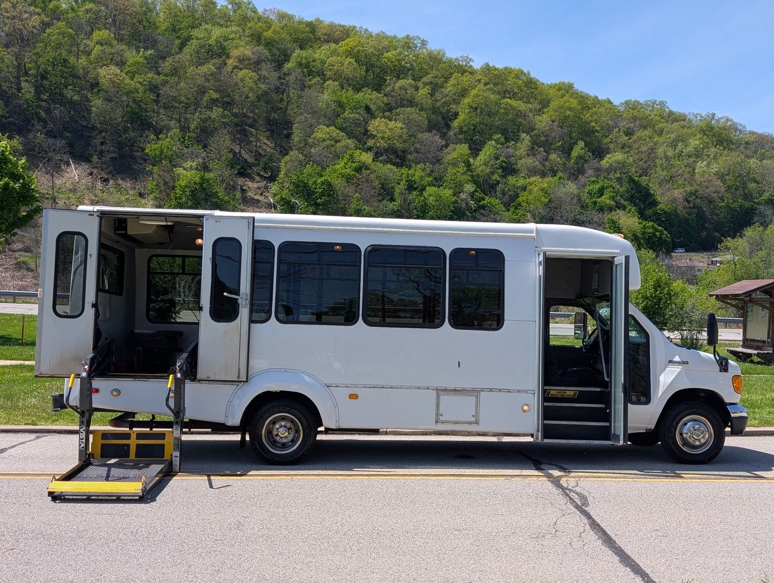 2007 Ford E-450 Cutaway 8