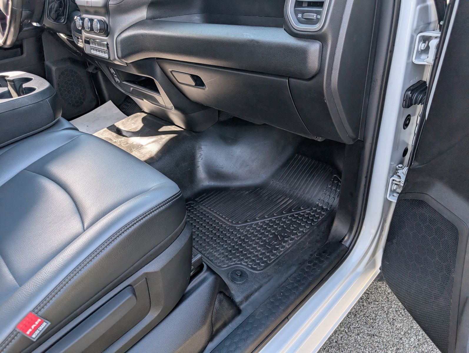 2022 Ram 4500 16' Box Truck 82