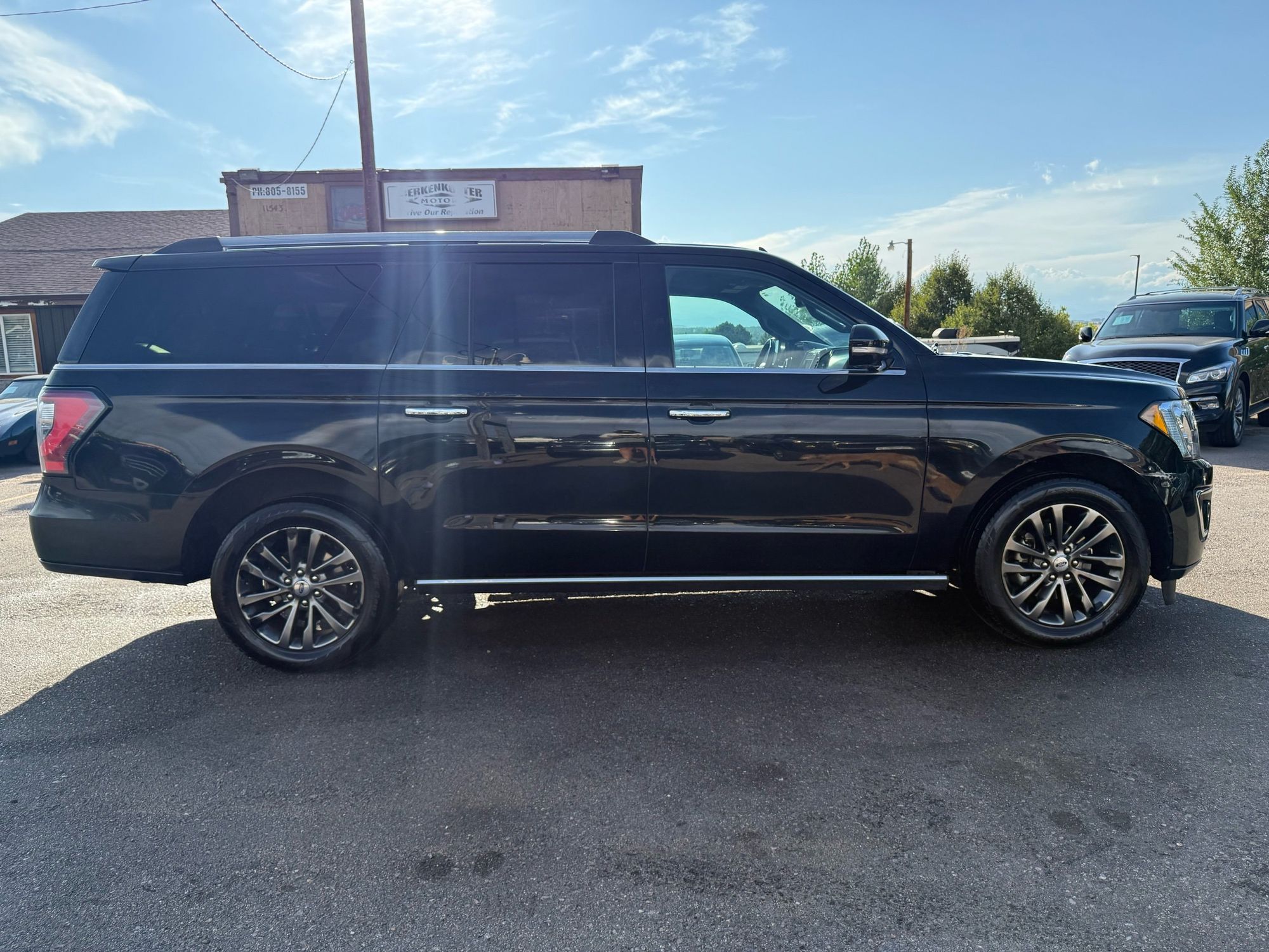 2019 Ford Expedition MAX Limited photo 2