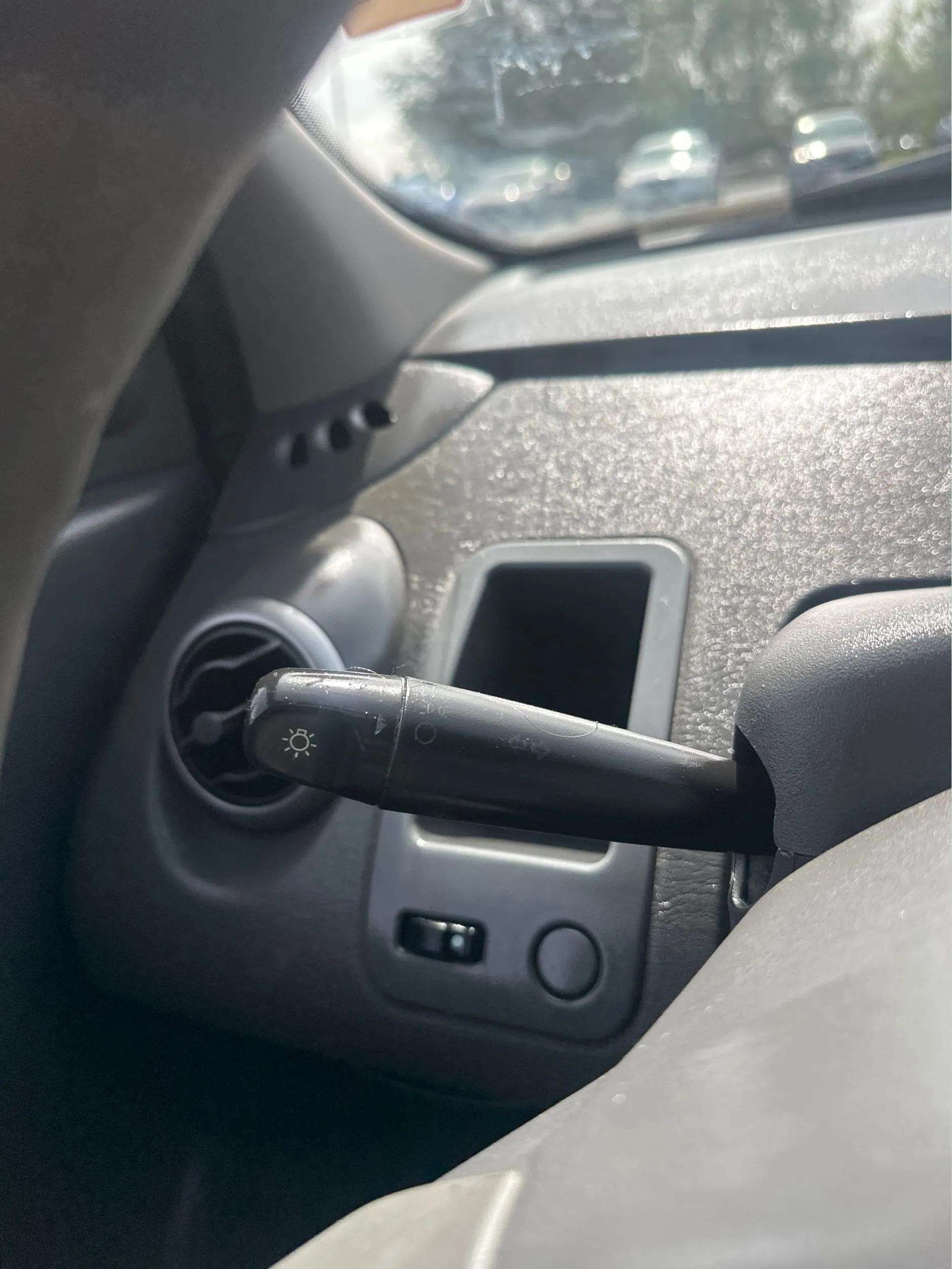 2005 Saturn ION 2 - Photo 20