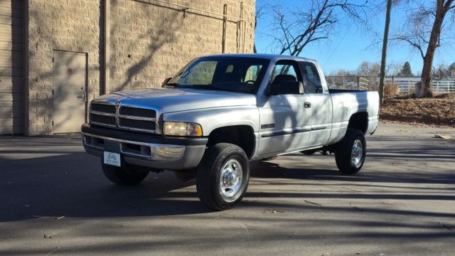 Silver 2001 Dodge RAM 2500 ST Quad Cab 4WD Pickup Truck Four-Wheel Drive 6-Speed Manual