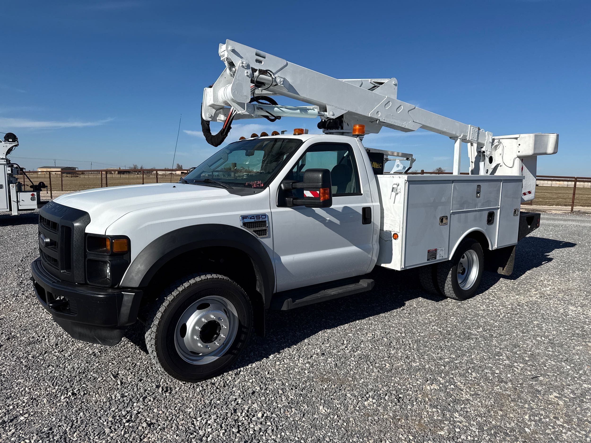 2008 Ford F-450 Super Duty Chassis Cab's photo