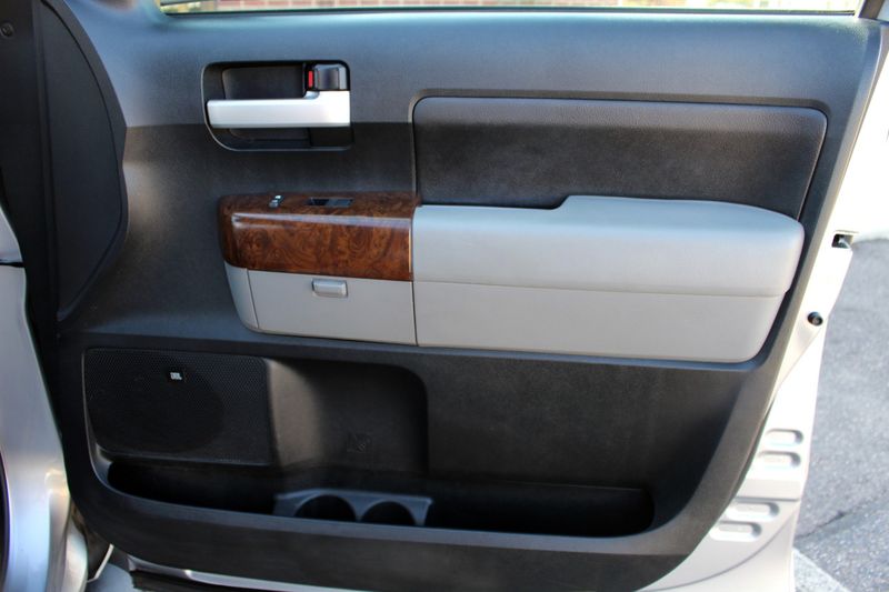 ●【訳アリ】　Tundra　他言語　１枚 2010-2021 Toyota Tundra Front Right Lower Dash Knee Airbag