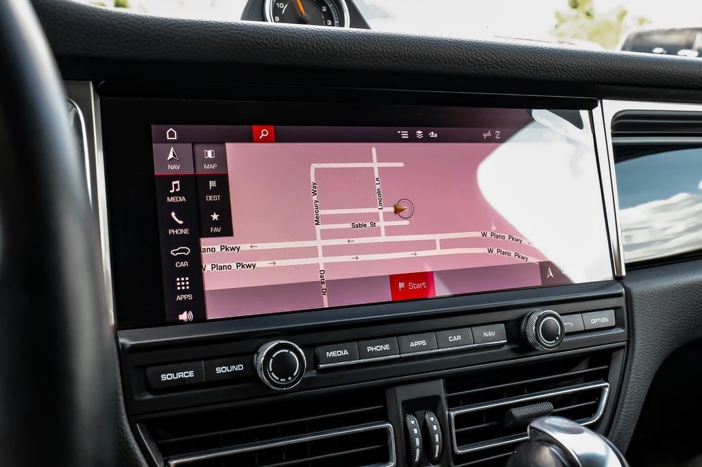 2021 Porsche Macan S - Photo 20