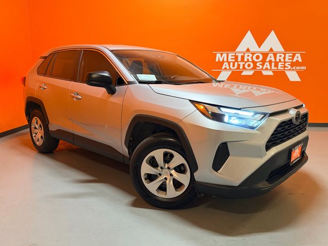 2019 Toyota RAV4 XLE photo 2